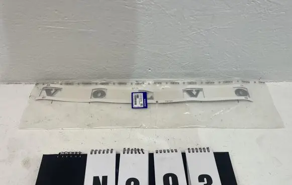Volvo V60 Manufacturers badge/model letters 31213612
