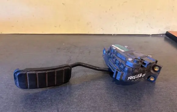 Renault Master II Accelerator throttle pedal 6PV00811904 7700314525