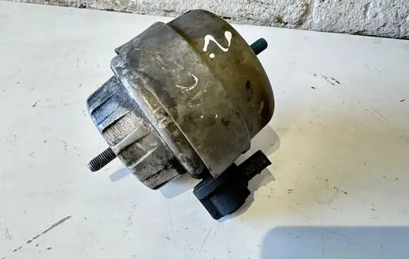 Audi A6 S6 C6 4F Engine mount bracket