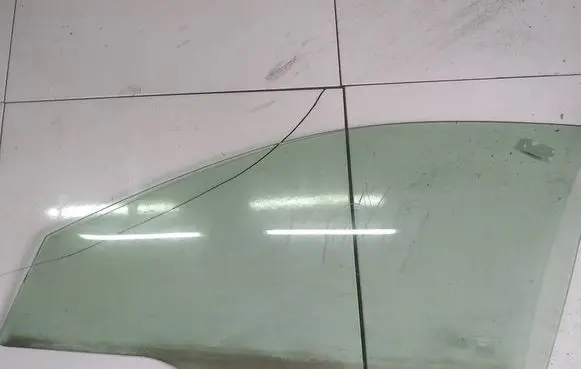 Honda Accord Front door window glass four-door AS2