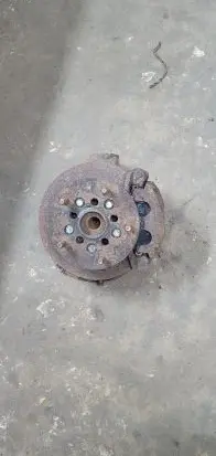 Nissan X-Trail T30 Front wheel hub spindle knuckle