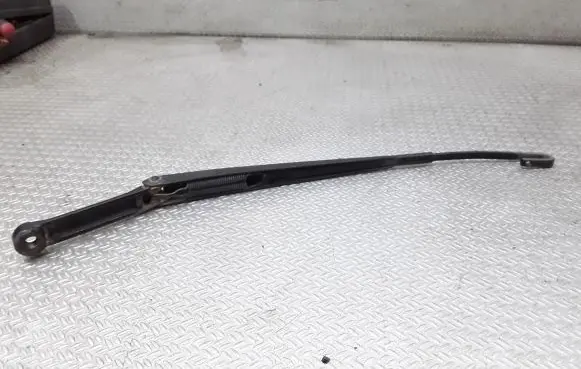 Audi A4 S4 B5 8D Front wiper blade arm 8D1955407