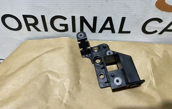 Volvo XC40 Front bumper mounting bracket 31469370