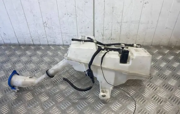 Ford Focus Windshield washer fluid reservoir/tank BV6113K175FA BV6113K476DB