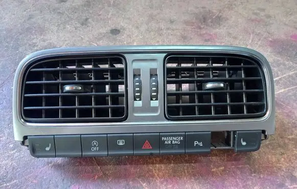 Volkswagen Polo V 6R Dash center air vent grill 6C0819728A 6C0819728 W18406