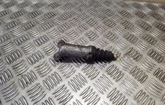 Clutch slave cylinder