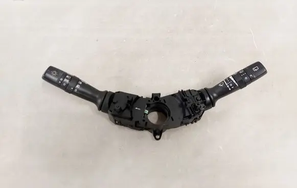 Hyundai Veloster Wiper turn signal indicator stalk/switch 202008910