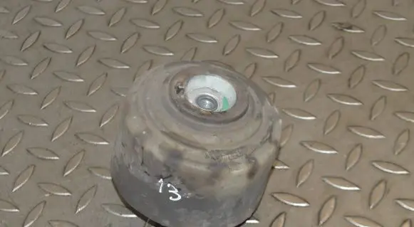 Mercedes-Benz CLK A209 C209 Engine mount bracket