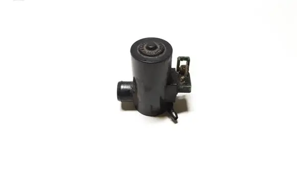 Subaru Forester SG Windscreen/windshield washer pump 2Y25