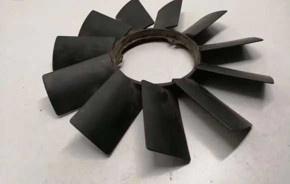 BMW 5 E39 Fan impeller 11521712058
