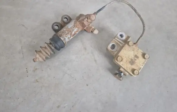 Mitsubishi L200 Clutch slave cylinder 