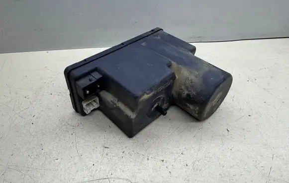 Audi A4 S4 B5 8D Central locking vacuum pump 4A0862257A
