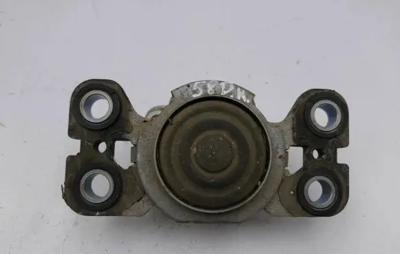 Volvo V70 Engine mount bracket