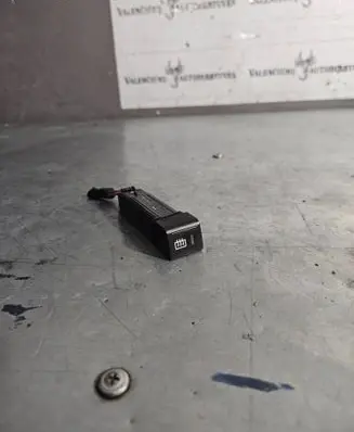 Hyundai Getz Windscreen/window heater switch 9725922000