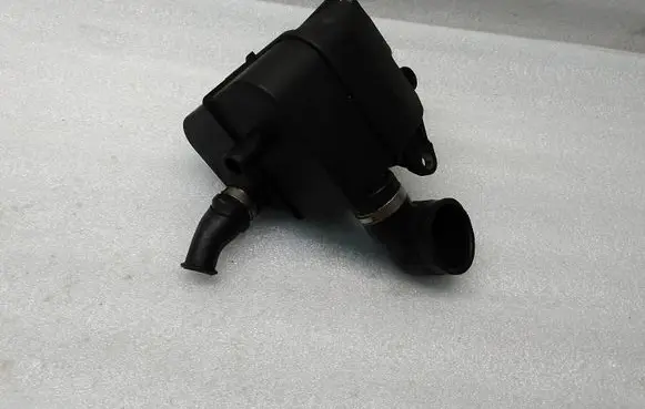Volvo XC70 Breather/breather pipe/hose 8692211