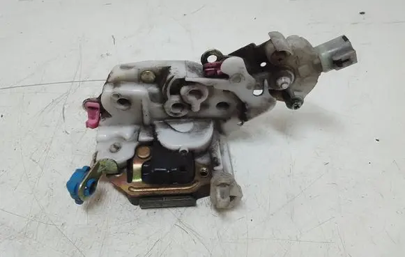 Nissan Micra Front door lock