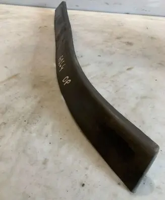Front bumper lip