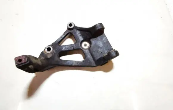 Honda Accord Engine mounting bracket 040101