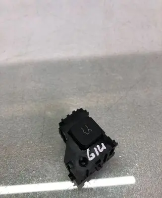 Alfa Romeo Giulia Tailgate opening switch 01561779650