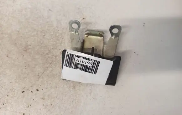 Nissan Note (E11) Fuel tank opening switch 
