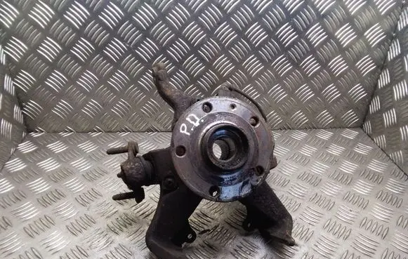 Volkswagen Golf V Front wheel hub