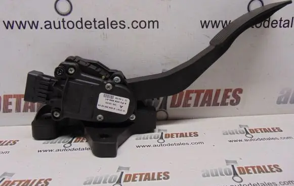 Mitsubishi Colt Accelerator throttle pedal A4543000204