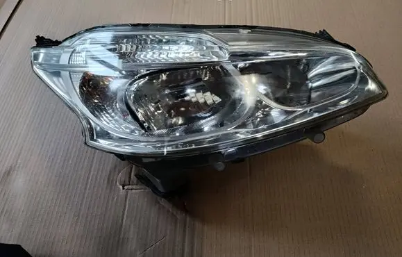 Peugeot 208 I Headlight/headlamp 9802221280