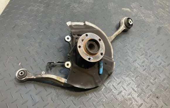 BMW 5 E60 E61 Front wheel hub spindle knuckle 6760954