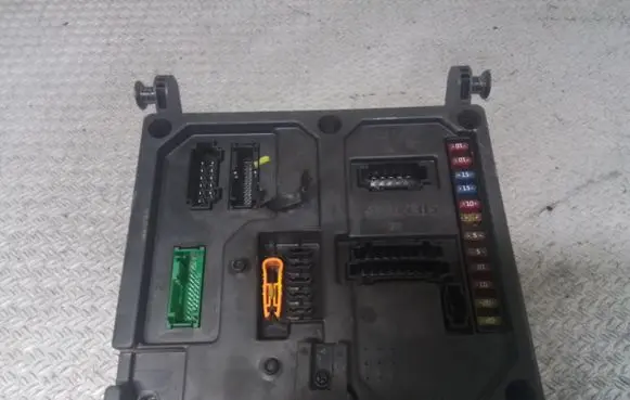 Volkswagen Sharan Fuse module 7M3962258Q