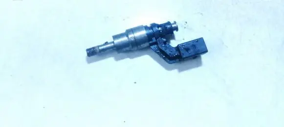 Skoda Octavia Mk2 (1Z) Fuel injector 0261500016 03c906036a