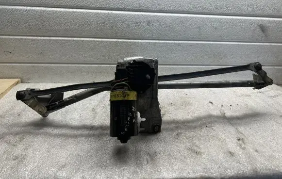 Audi A6 S6 C4 4A Wiper motor 039024331