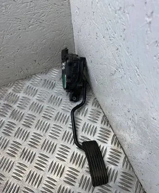 Volvo S40, V40 Accelerator throttle pedal 30865643 6PV00830101