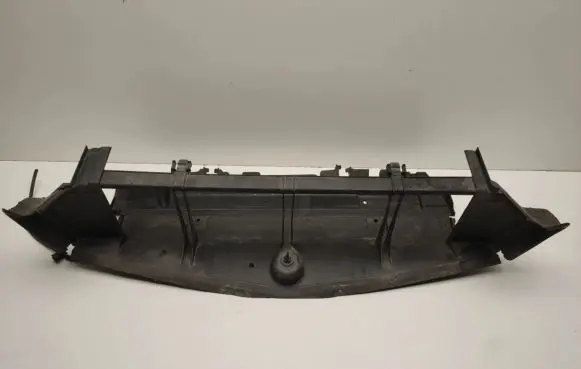Mercedes-Benz E C207 W207 Intercooler air channel guide A2075050430