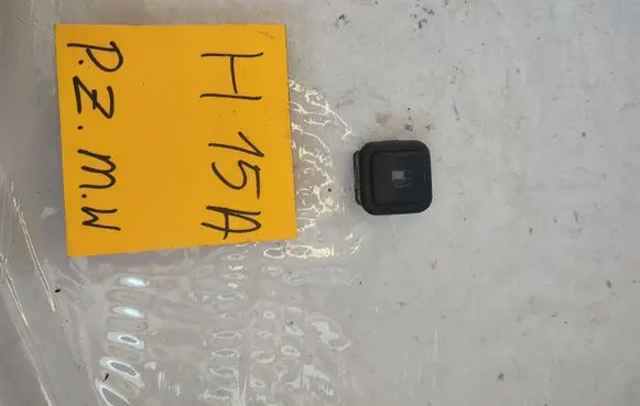 Volkswagen Golf IV Fuel tank opening switch 465313