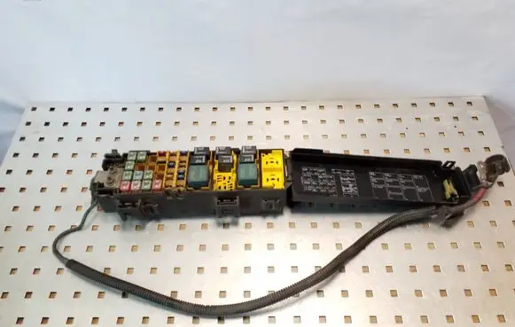 Jeep Grand Cherokee (WJ) Fuse module