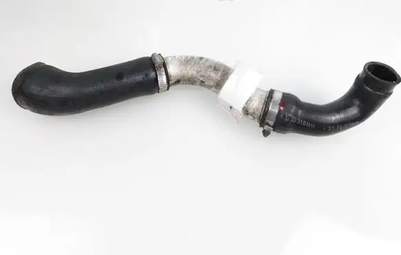 BMW 5 E39 Intercooler hose/pipe 7785249