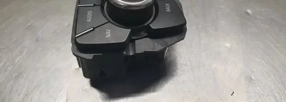 Multifunctional control switch/knob