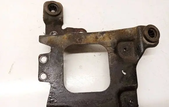 Ford Focus Battery bracket 