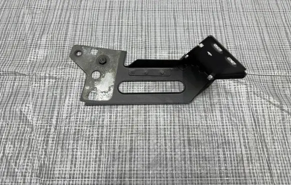 Maserati Grecale Fender mounting bracket C400
