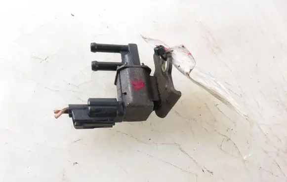 Subaru Impreza II Valve vacuum K5T48376