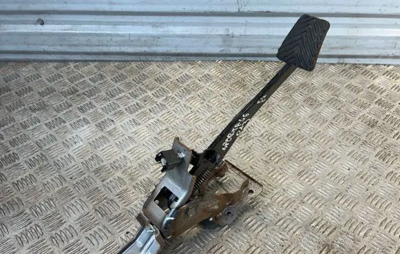 KIA Sportage Brake pedal 328002S000