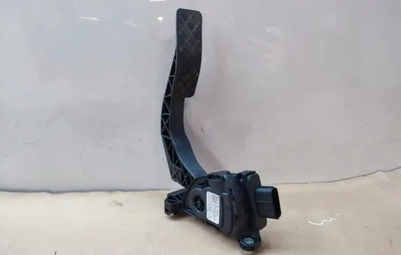 Audi A5 Sportback 8TA Accelerator throttle pedal 8K1723523A