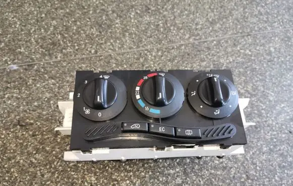 Mercedes-Benz A W168 Climate control unit 1688300485