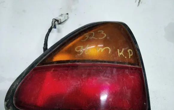 Mazda 323 F Rear/tail lights