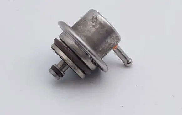 BMW 5 E39 Fuel pressure regulator 1433023