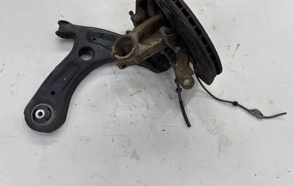 Skoda Rapid (NH) Front wheel hub spindle knuckle