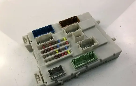 Volvo V40 Fuse box set 31453132 K822