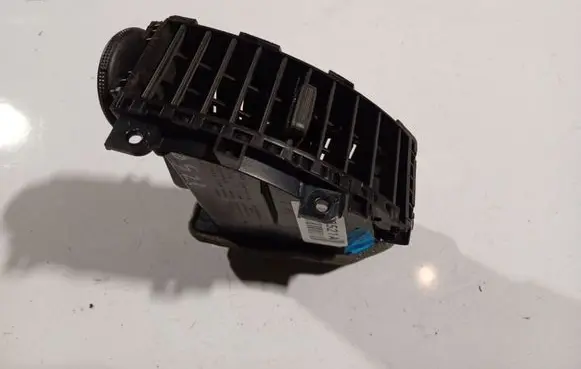 Nissan Note (E11) Dash center air vent grill 687519U00B