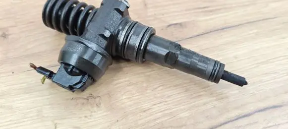 Skoda Octavia Mk2 (1Z) Fuel injector 0414720215