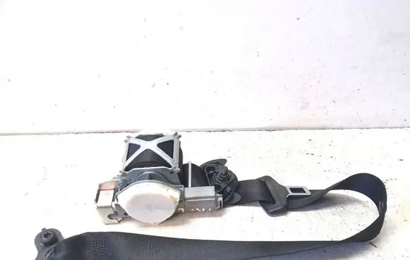 Mercedes-Benz C W204 Front seatbelt 34119627